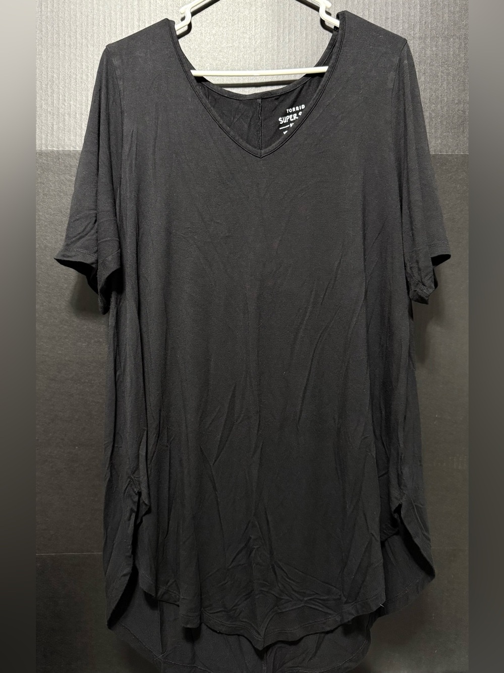 🔱Torrid Solid Black Deep V-Neck Curved Hem Tunic